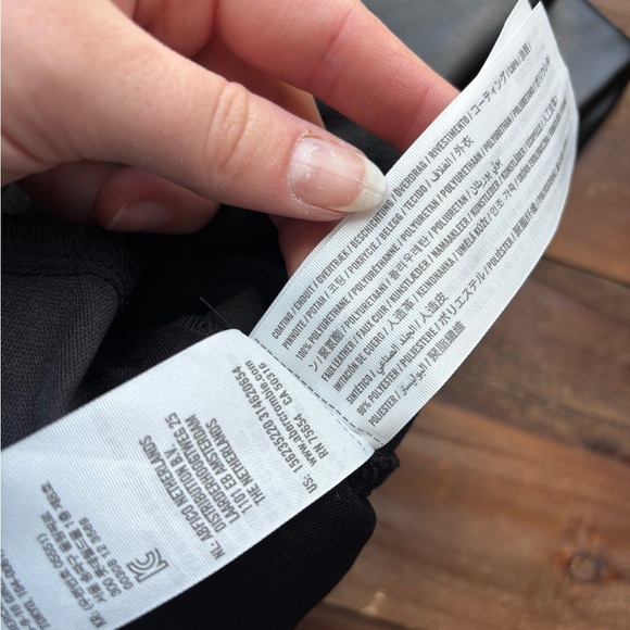 NWT Abercrombie & Fitch CURVE LOVE 90’s Straight Ultra High Rise Faux Leather 12 - Picture 8 of 8